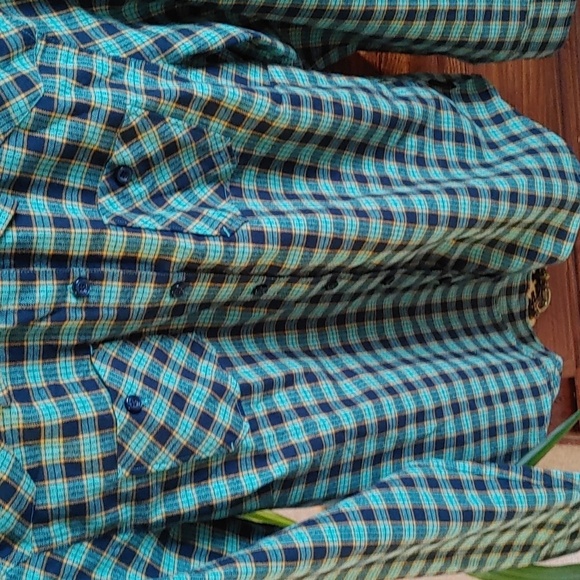 Women's Oakley Plaid Flannel Button Down Shirt - Picture 5 of 8